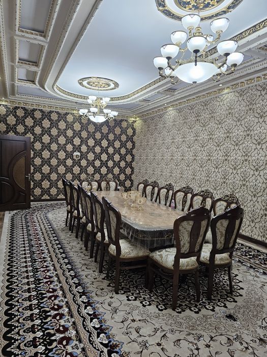 2-qavatli kotej pasti yashash,tepasida ofis va salonlar arenda beradi