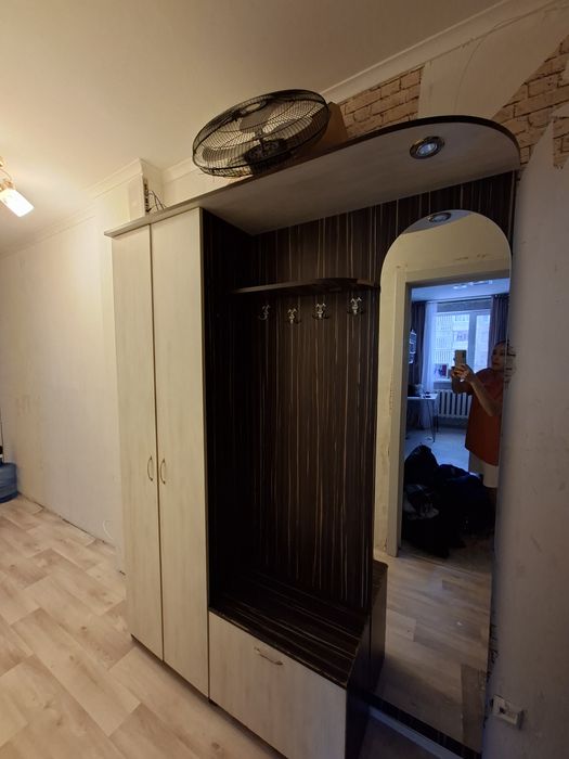 Продам шкаф в прихожей