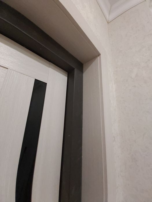 Установка входных дверей.