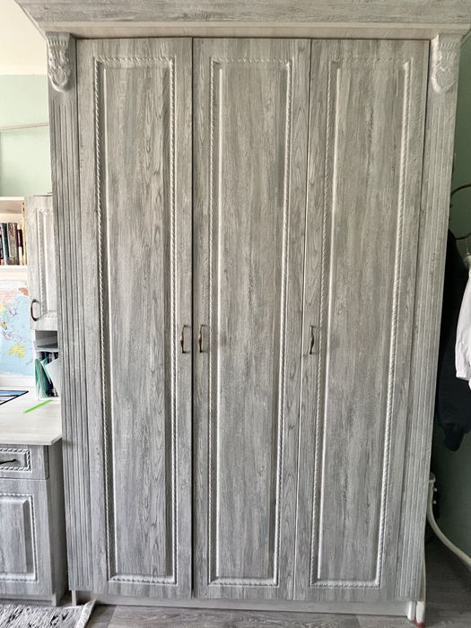 Продам шкаф и рабочий стол