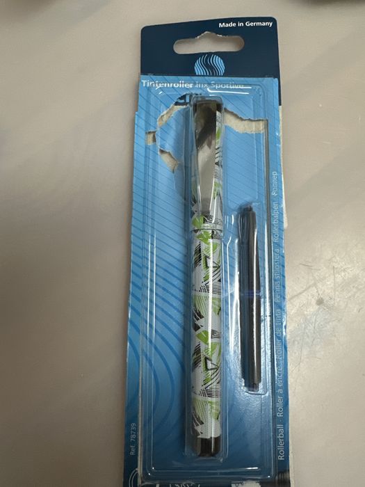 Stilou cu cerneala Schneider - are cap cu bila nu penita