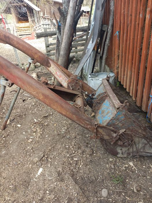 Vând tractor U445 DT