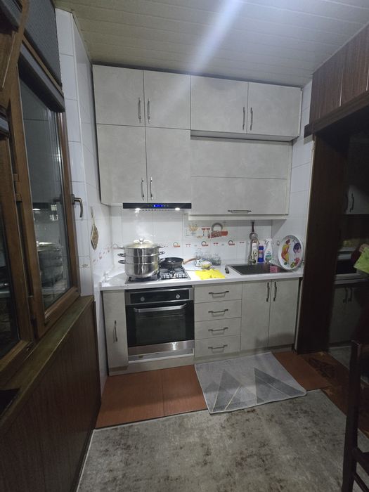 Shaxar markazi Sebzorda 4 xonali uy sotiladi srochna