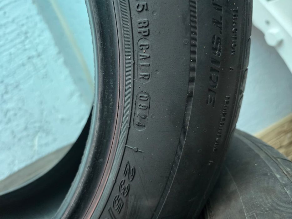 Продам комплект резины 235/55R18