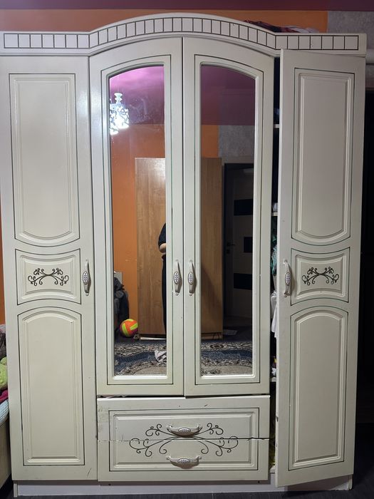 Продам шкаф 9000