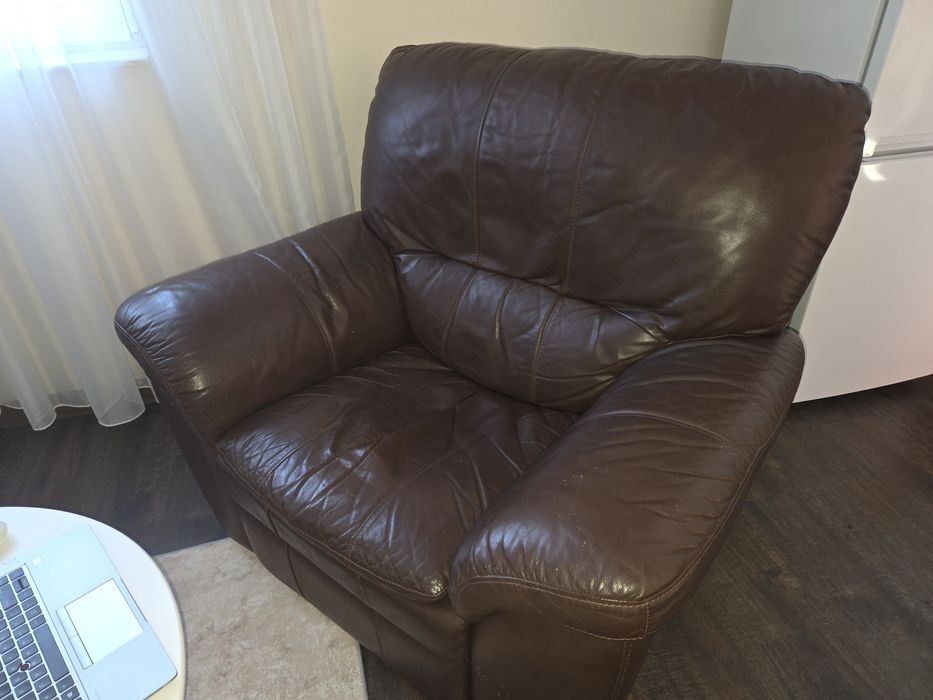 Кожен диван + подарък кресло