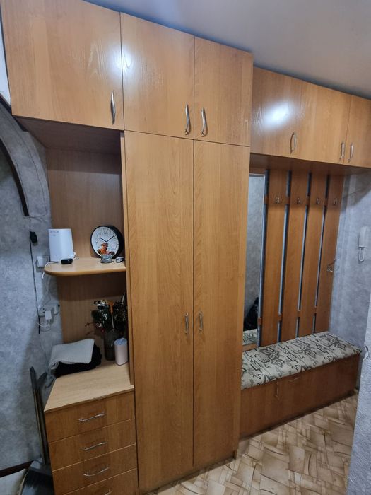 Продам шкаф для прихожей (прихожку)