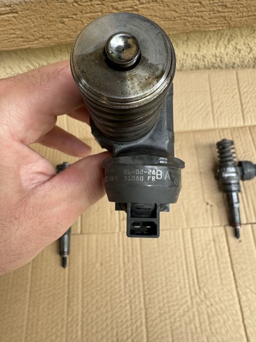Injector/Injectoare BA Vw Passat B6 1.9 TDI BKC BXE BLS