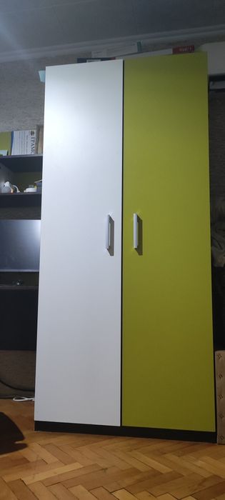 Комплект от ъглови легла, гардероб и бюро със секция.