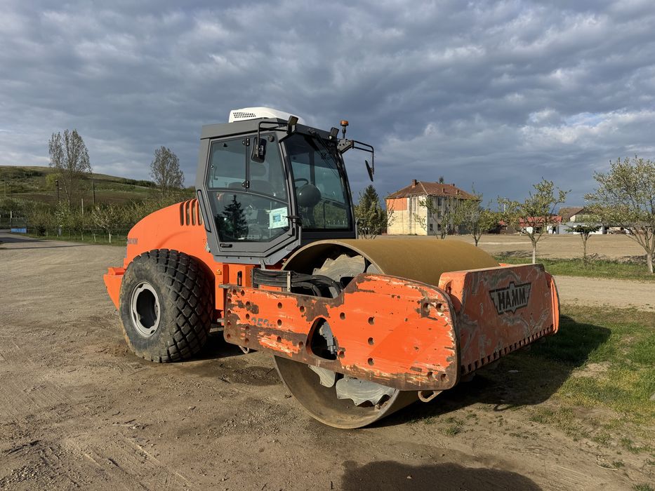 Cilindru compactor de inchiriat