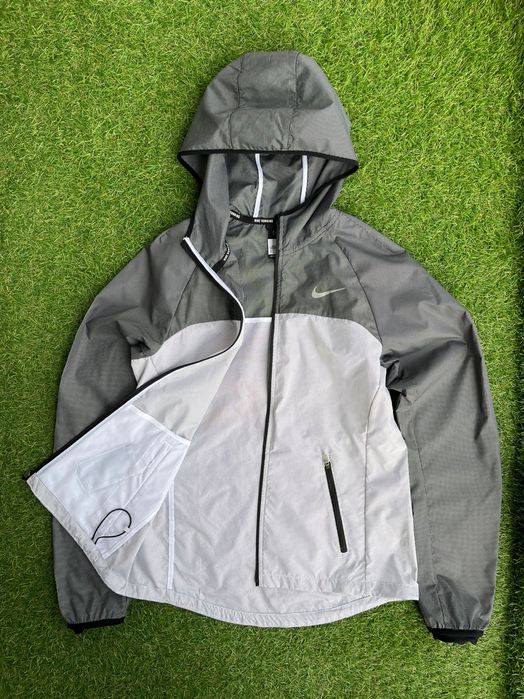 Дамско горнище / ветровка : Nike Women’s Racer Running Woven (Grey) S