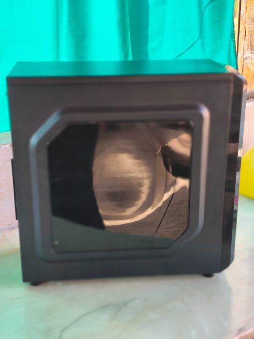 Carcasa pc cu laterala transparenta
