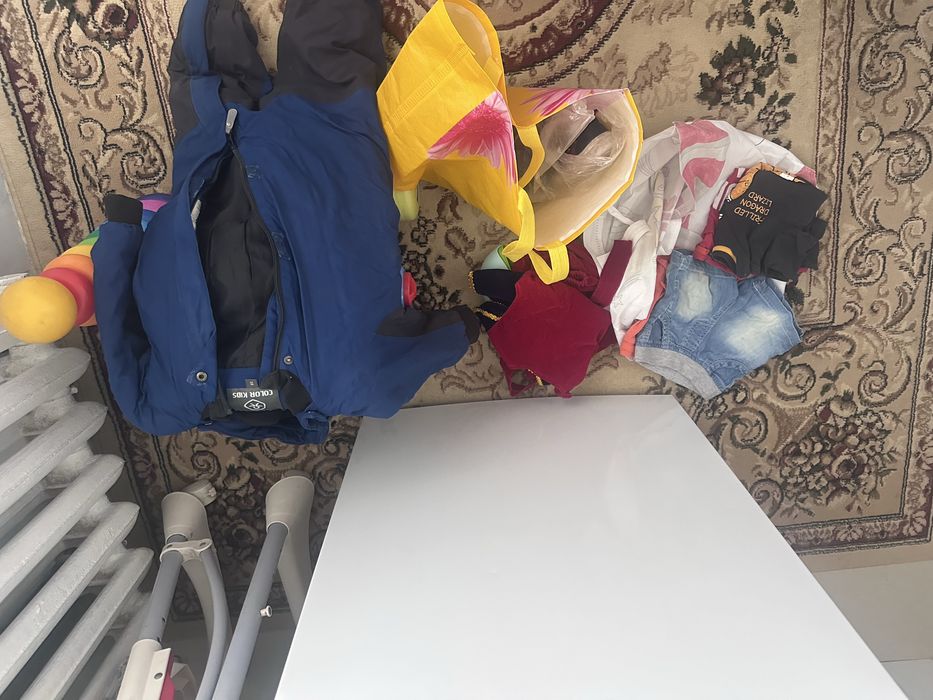 Отдам вещи на мальчика до 2 лет, стул для кормления, коляску, игрушки