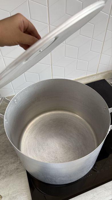Алюминиевая кастрюля
