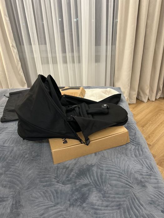 Коляска yoyo в черном свете