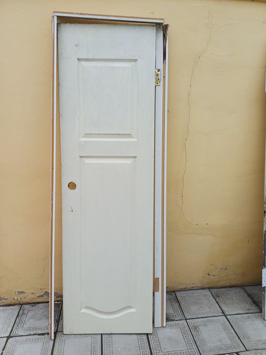 Деревянная дверь