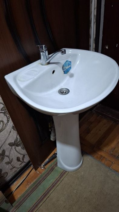 Раковина  с краном