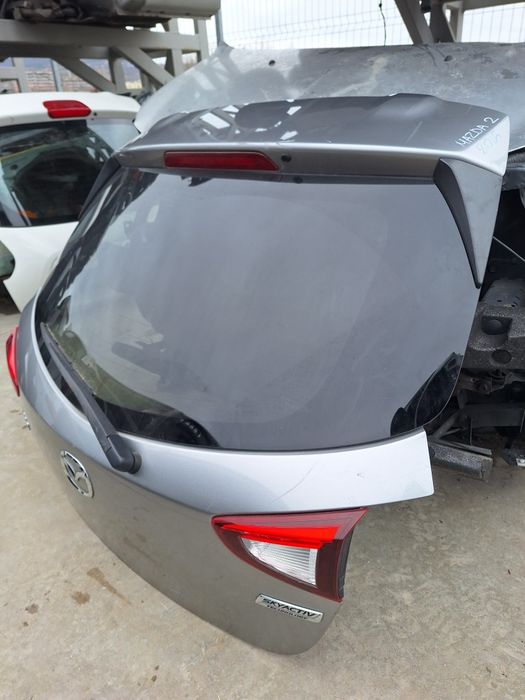 Врата багажник Mazda 2 hatchback  / Магда 2 хечбек 2016г.