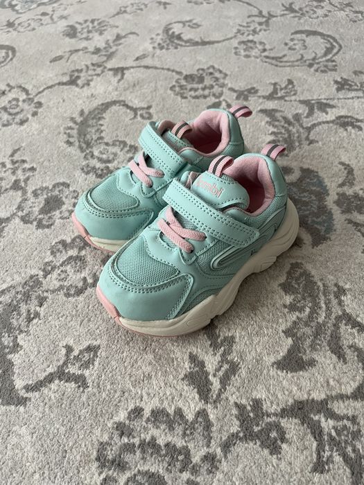 Продам детские кроссовки