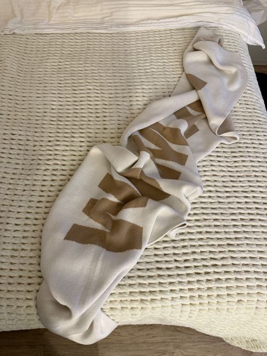 бежов плетен шал