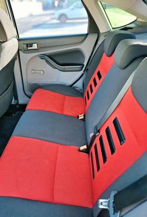 Vând Ford Focus Benzină