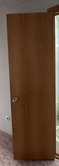 Продам 2 межкомнатных дверей