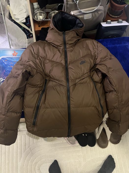 Продам пуховик Nike