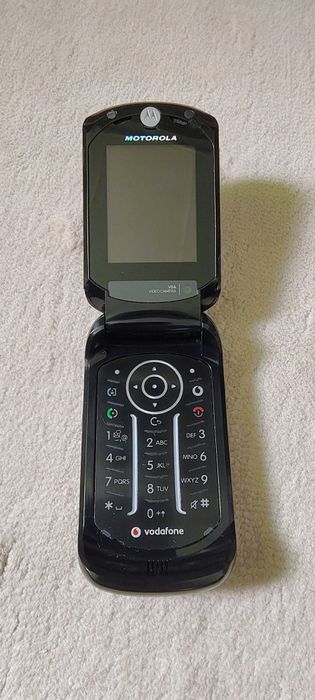 Motorola cu clapa sau fara