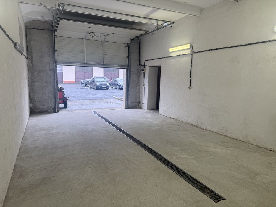Inchiriez Spatiu Comercial/Garaj/Depozit 70 MP Codlea,Central