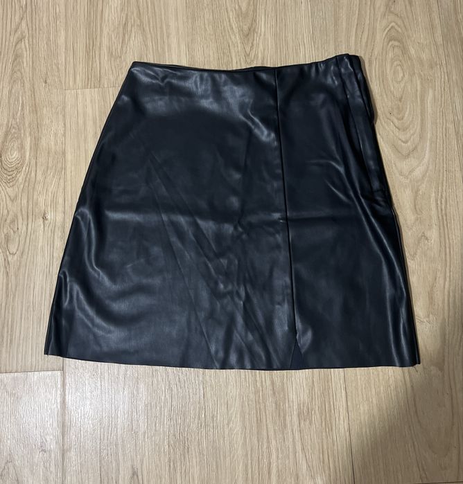 Fusta piele H&M si camasa neagra Primark