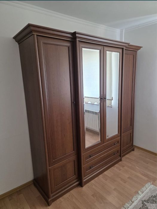 Шкаф для одежды с зеркалом