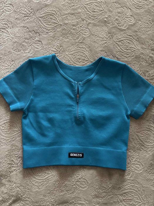 Genezis спортни дрехи