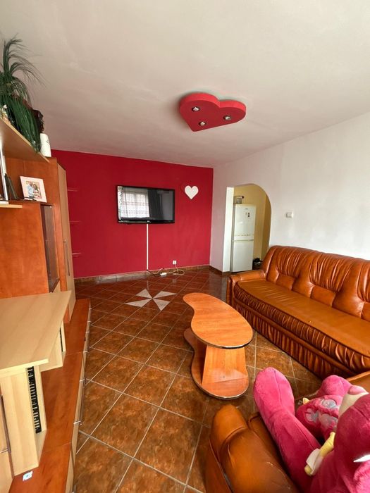 Apartament 3 camere de închiriat