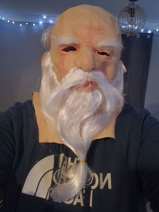 Măști și costum de moș Crăciun, mesaj în privat pentru mai multe detal