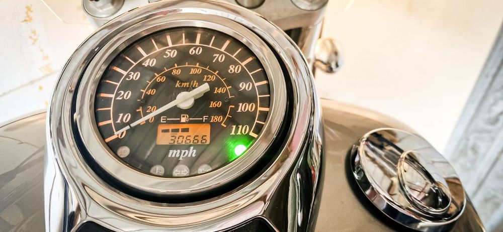 Vând Suzuki Intruder