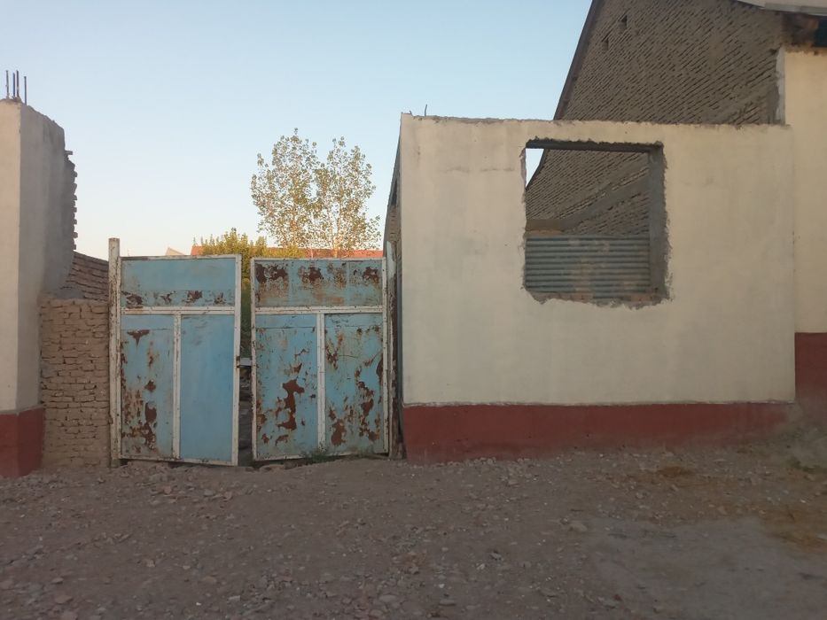 Курилиши тугалланмаган ховли сотилади