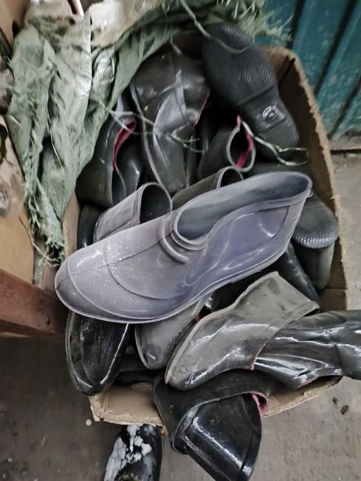 Продам галоши новые