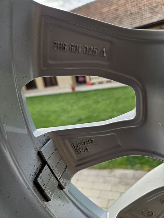 245 65 17 Continental ts 85op Jante Amarok