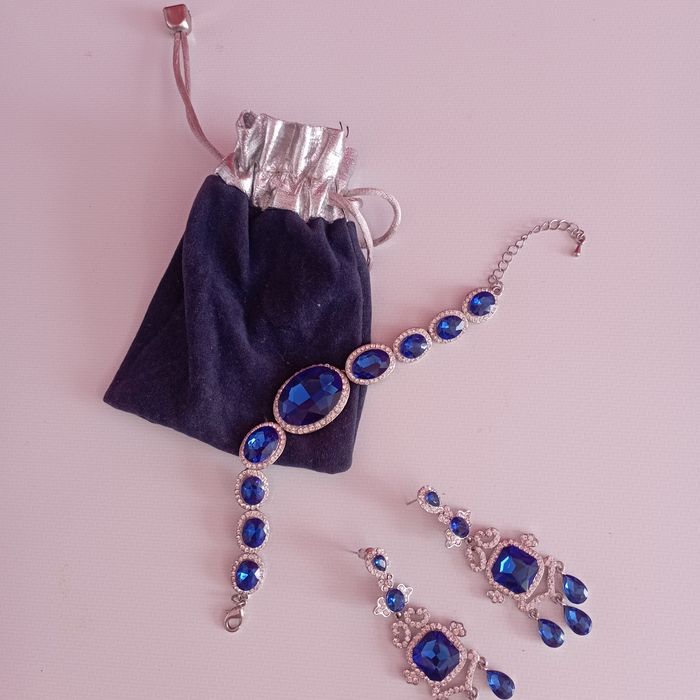 Украшение- серьги, браслет