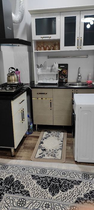Шарк 2, 2 хонали,60 кв. 1 этаж  квартира сотилади(падвал б.н)