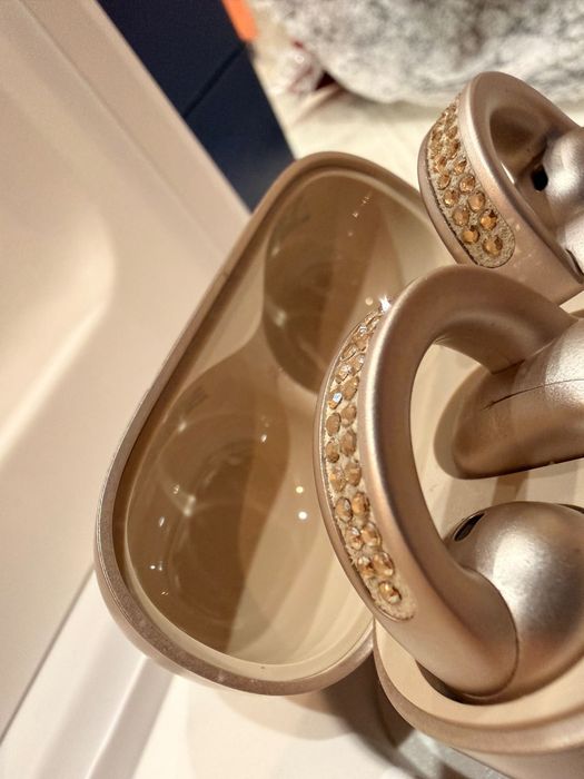 Moto buds loop sound by BOSE *SWAROVSKI*