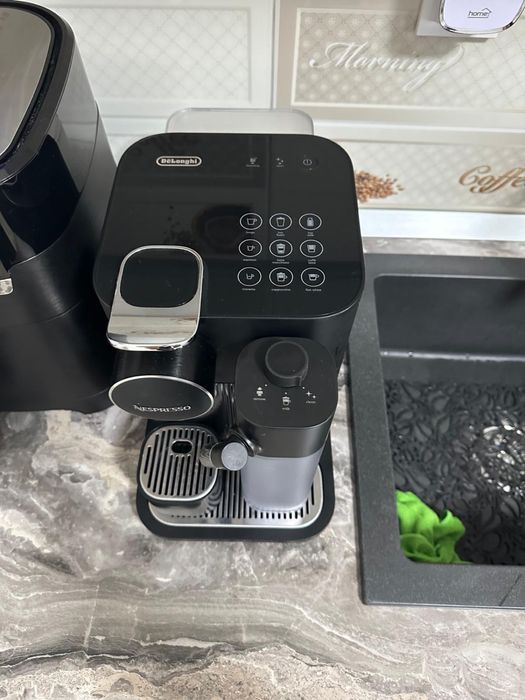 Espressor Nespresso Gran Lattissima EN640.B Negru