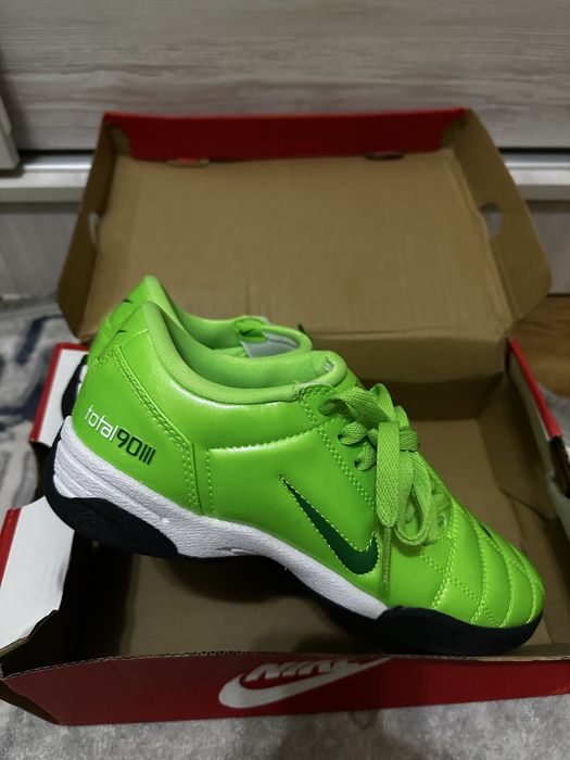 Nike Total 90 TF — стиль и комфорт на поле
