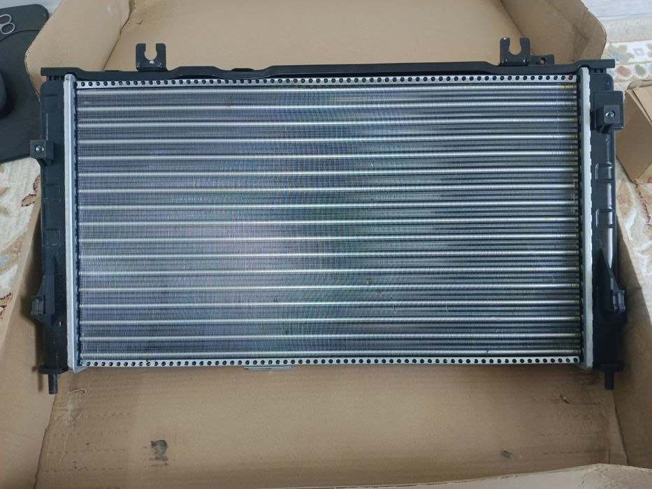 Радиатор охлаждения Lada Granta