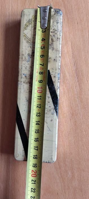 Стара метална кутия за моливи TOISON DOR с 6 оригинални молива