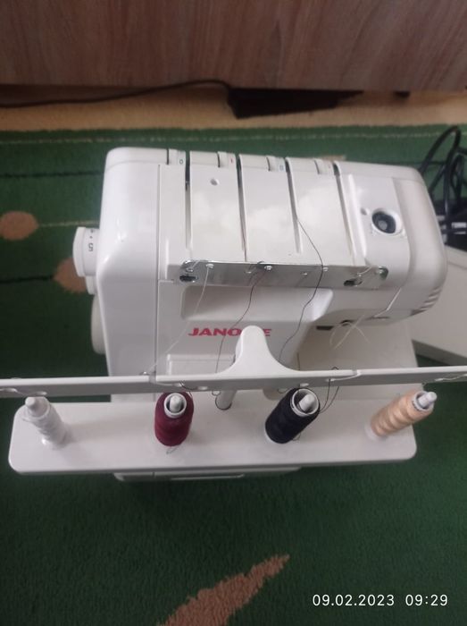 Продам оверлок janome 714
