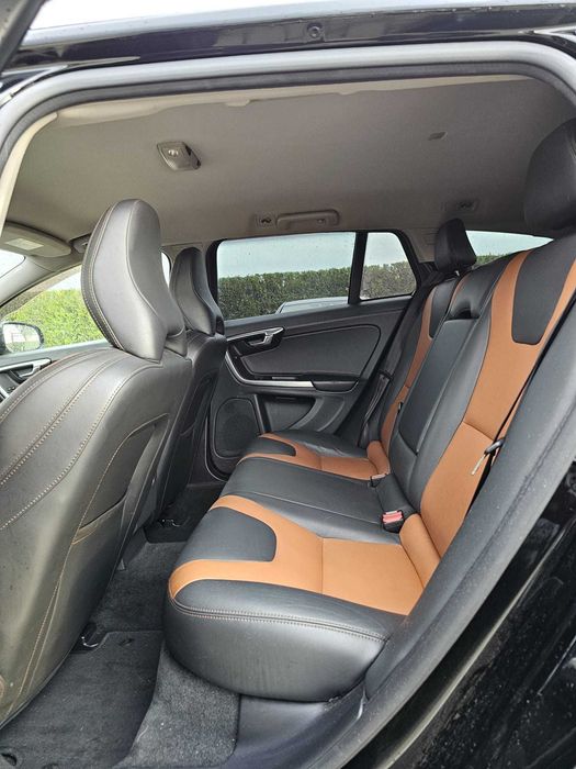 Volvo V60 Cross Country AWD !