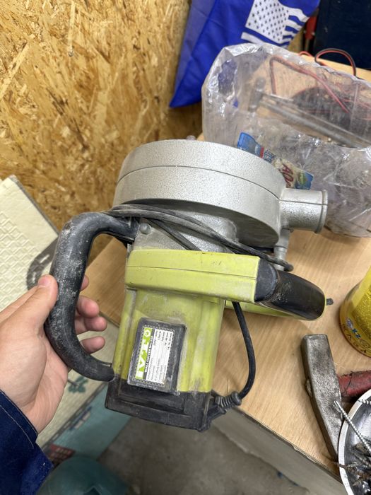 Штроборез IVT пчелка