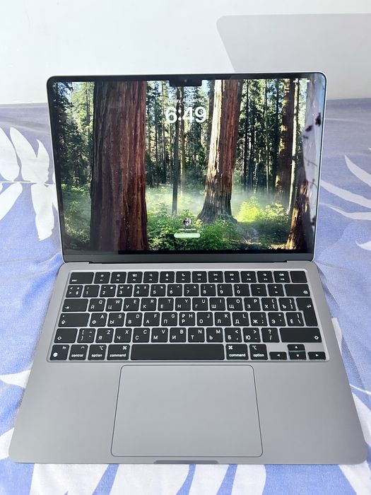 MacBook air M2 8GB ram