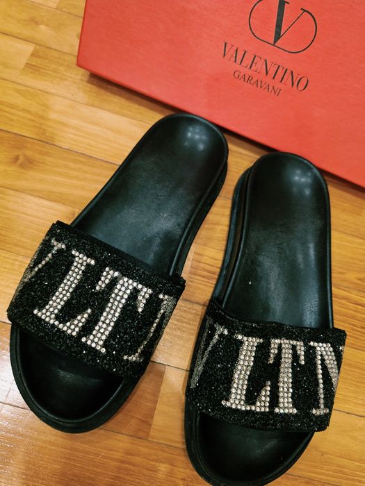 Papuci valentino